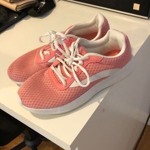 NEVER WORN SNEAKERS 7 1/2 PINK WHITE MEMORY FOAM